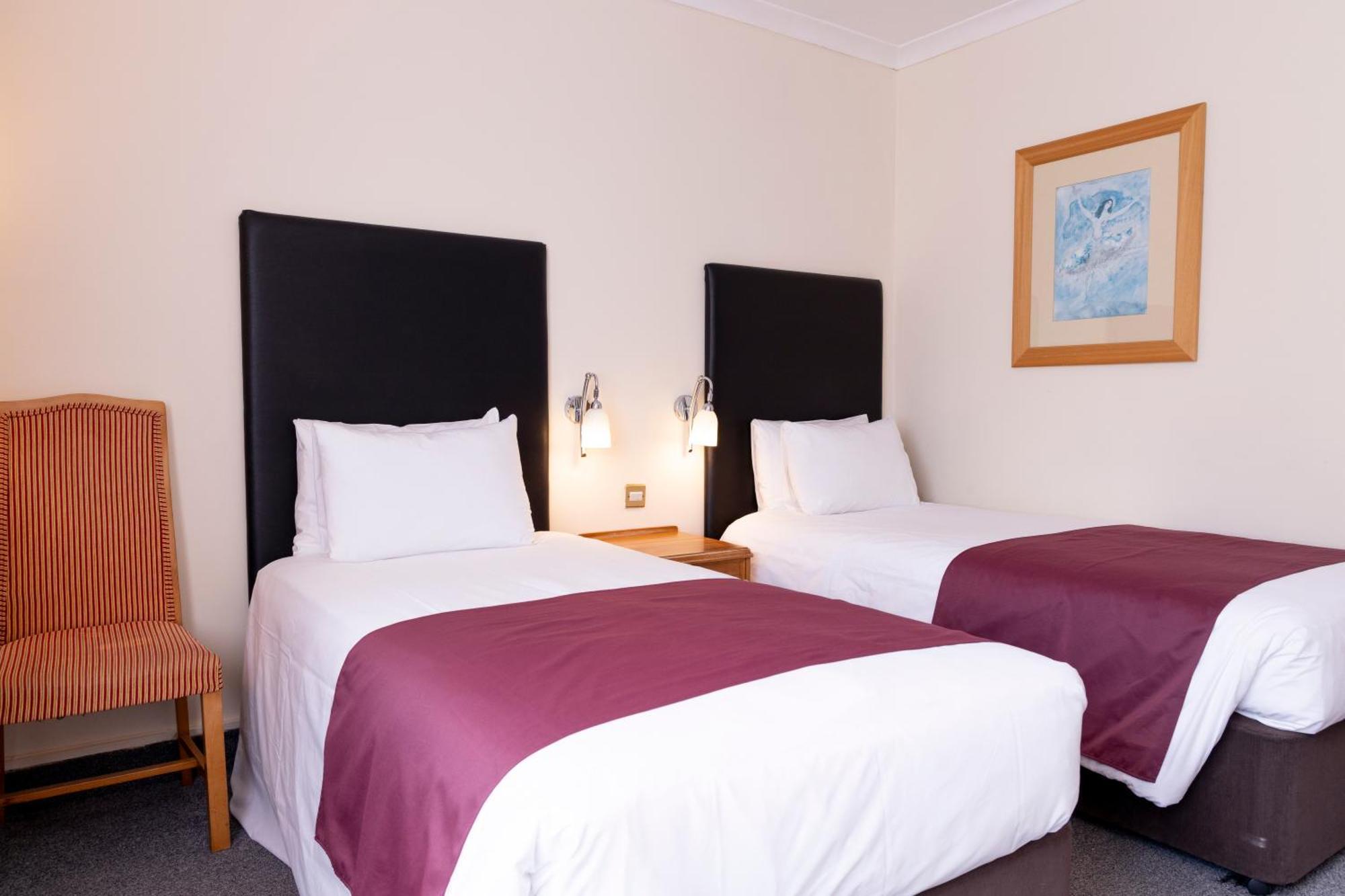 Roebuck By Greene King Hotel 3*