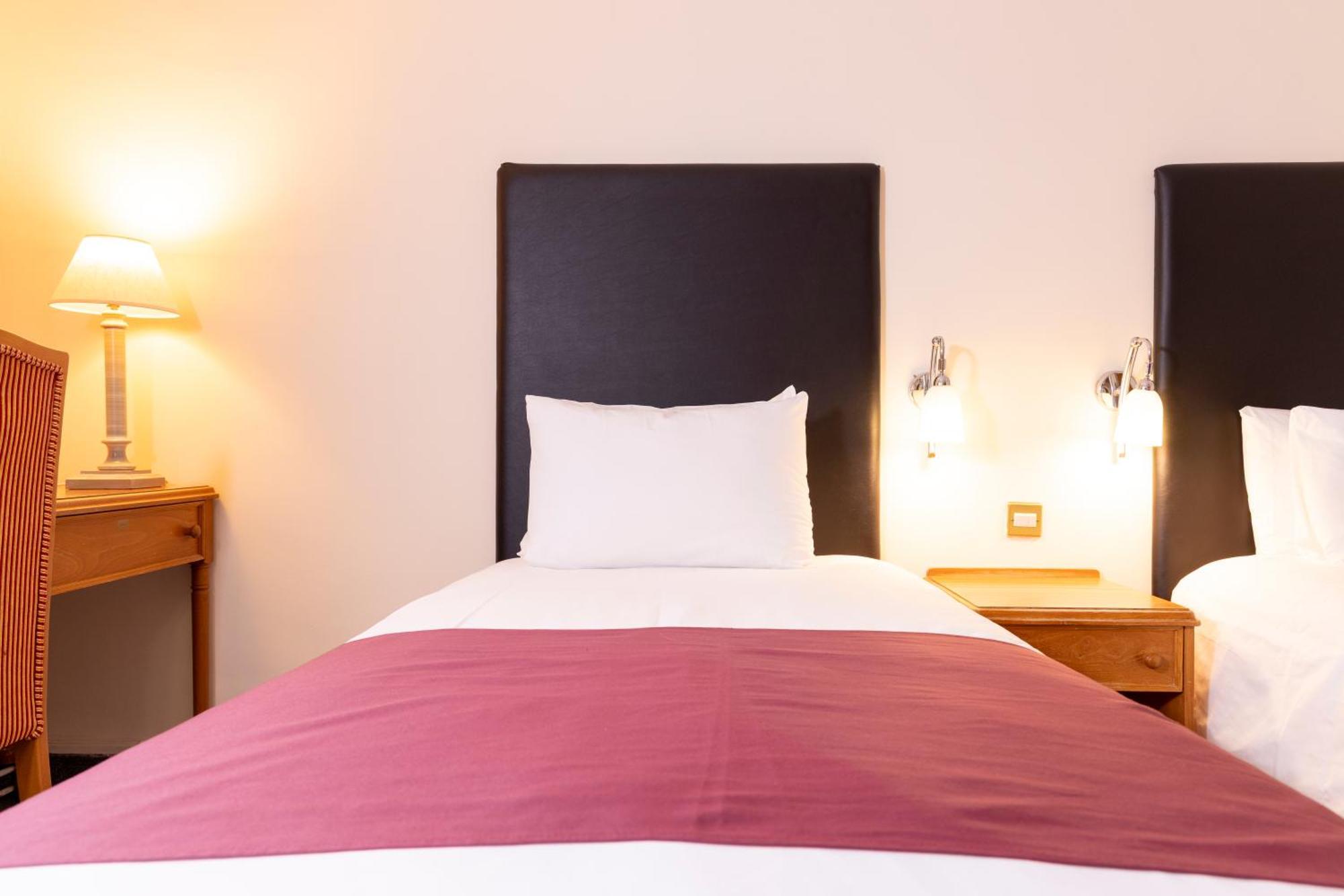 Hotel Roebuck By Greene King Forest Row