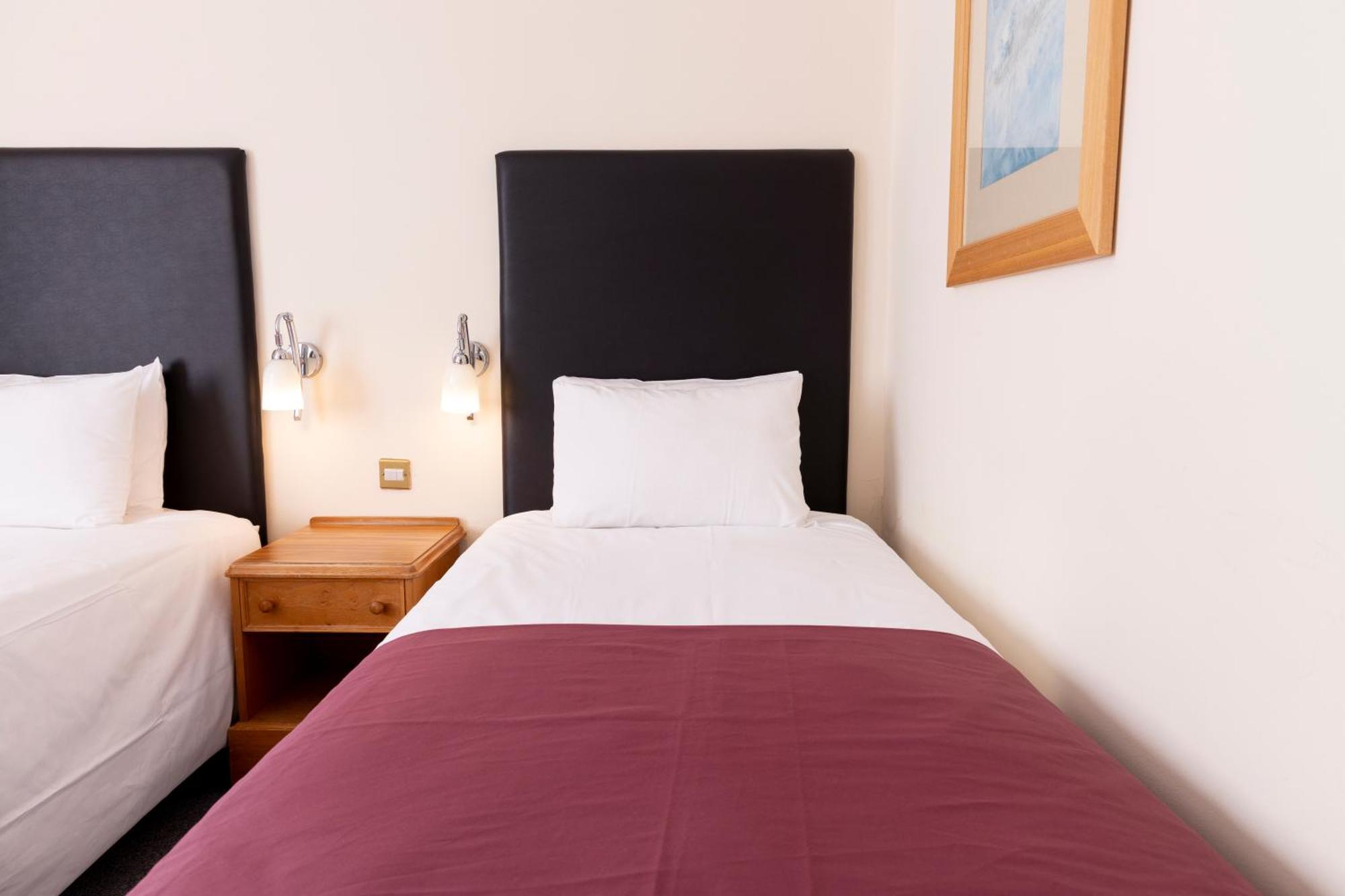 Roebuck By Greene King Hotel 3*