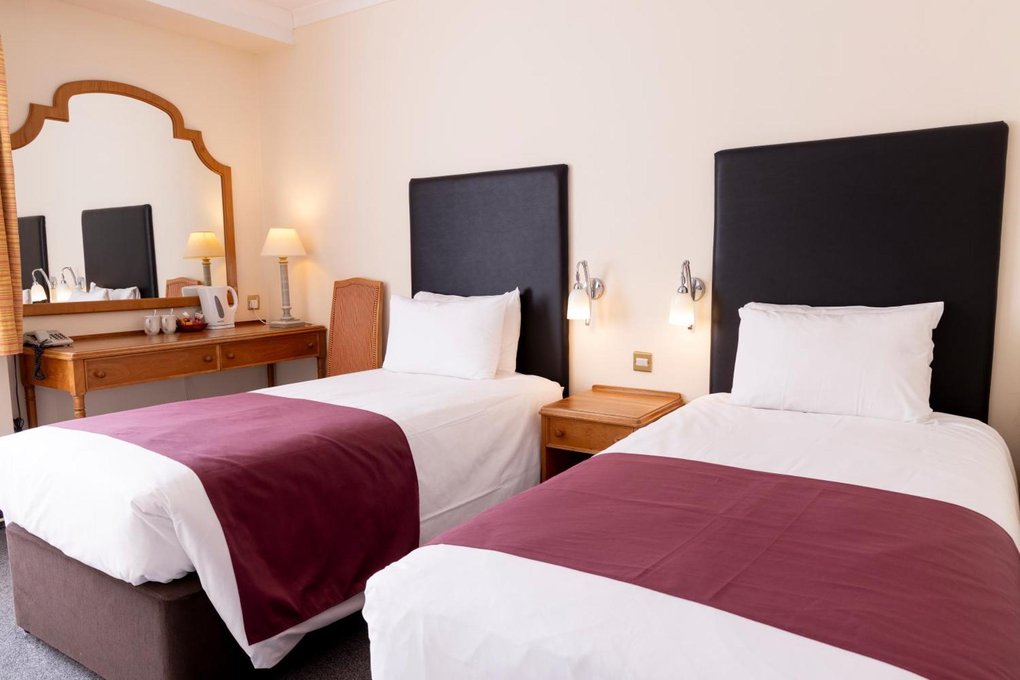 Hotel Roebuck By Greene King Forest Row