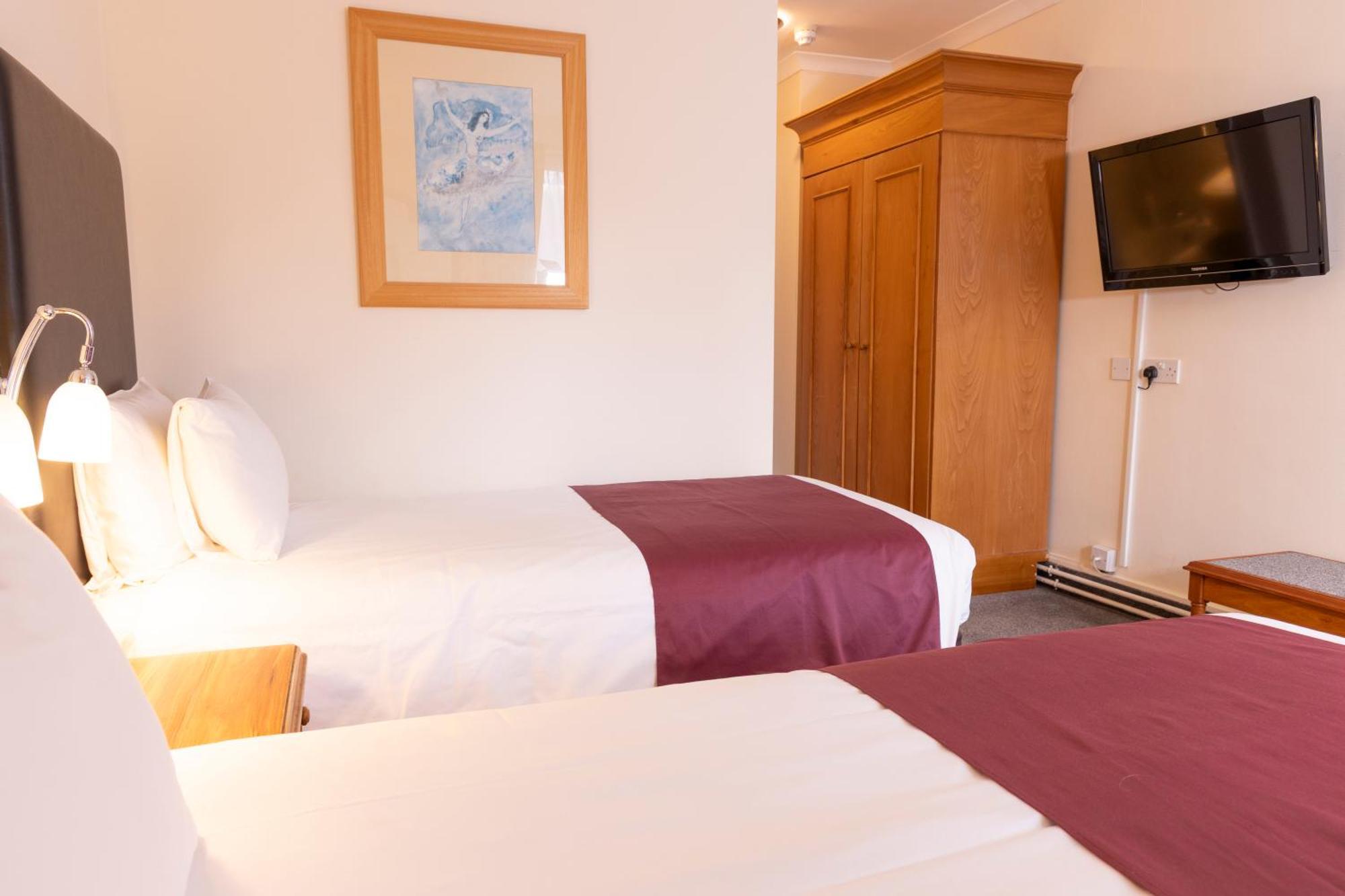 Roebuck By Greene King Hotel