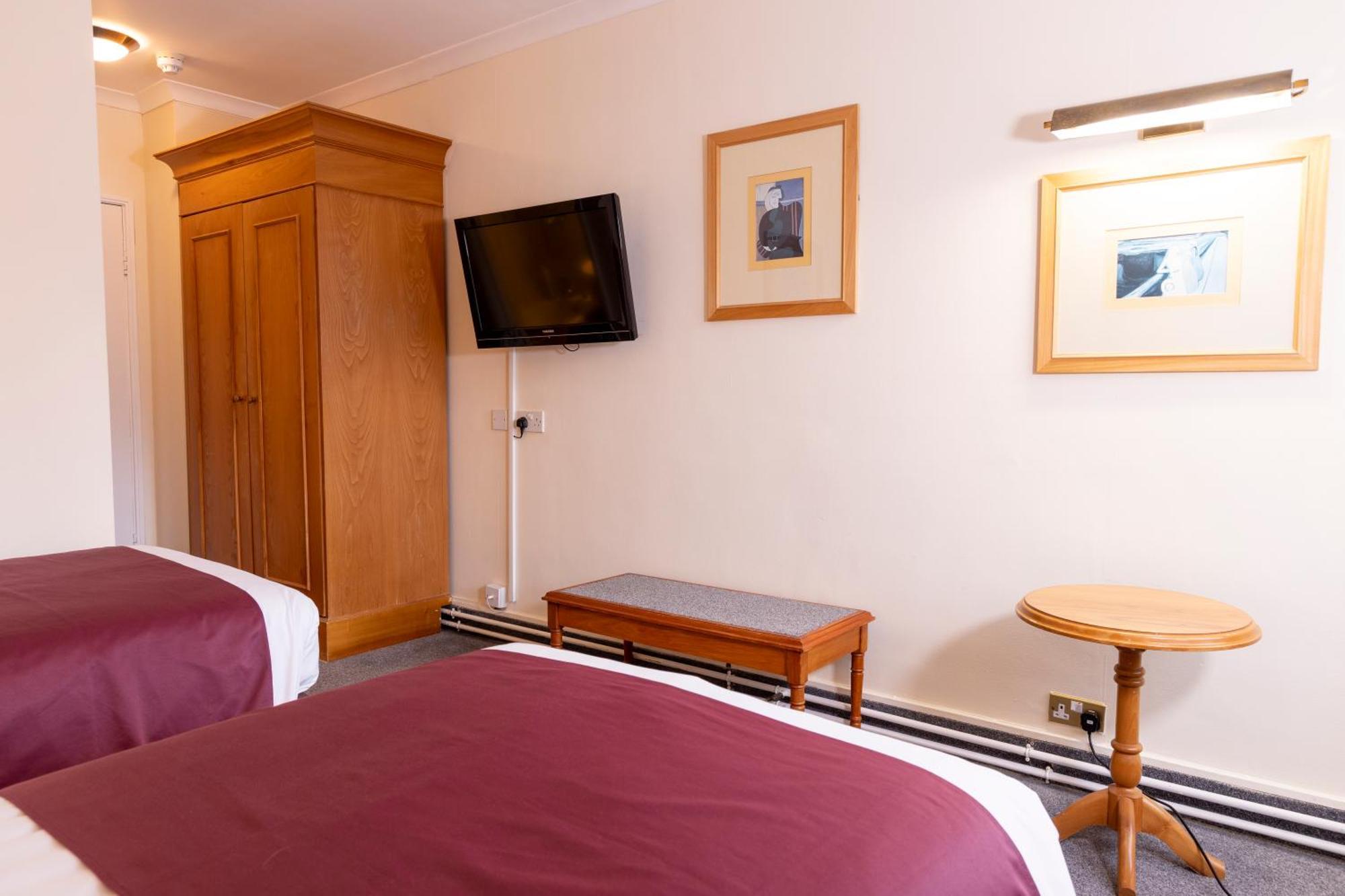 Hotel Roebuck By Greene King Forest Row