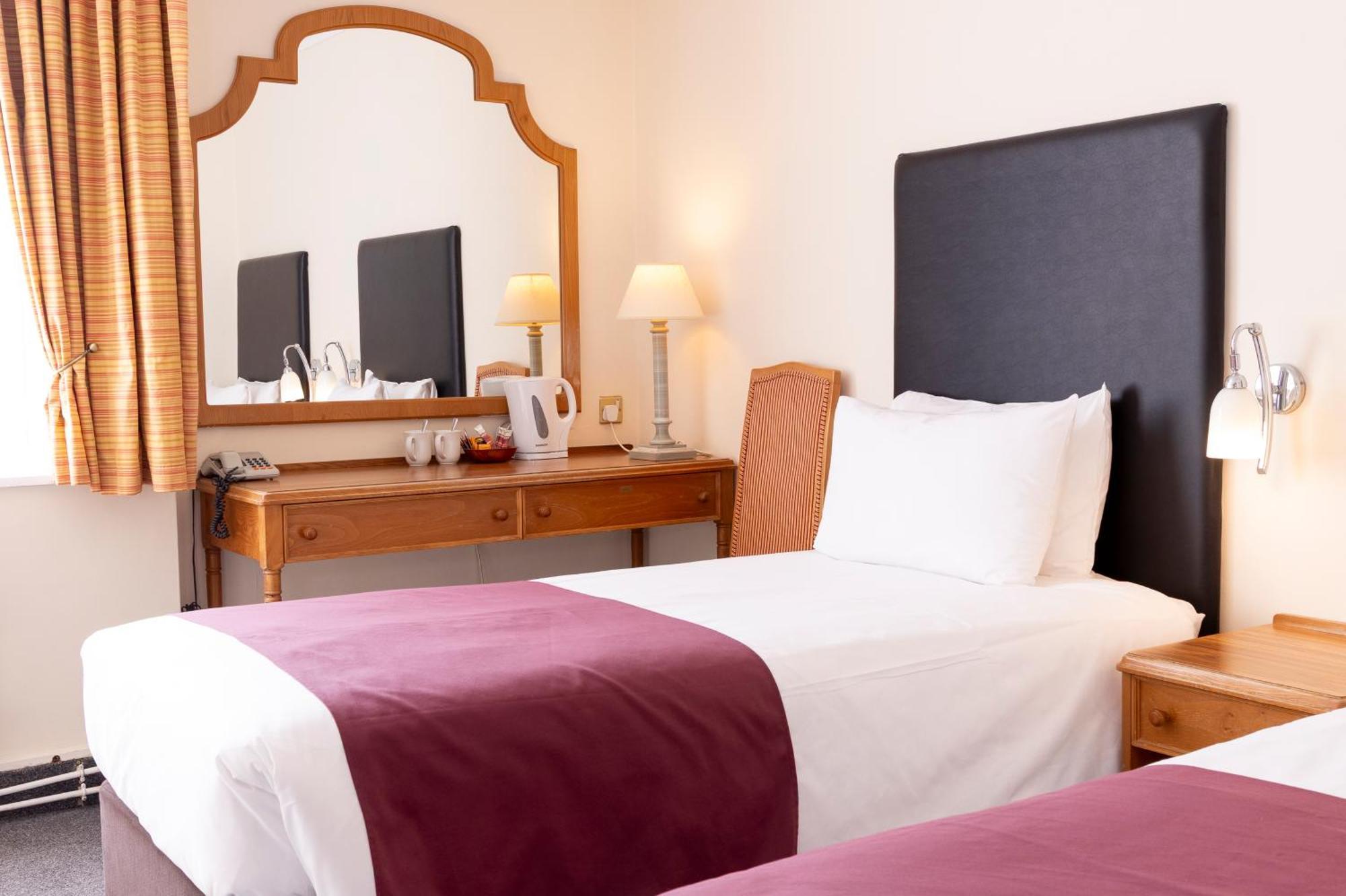 Roebuck By Greene King Hotel