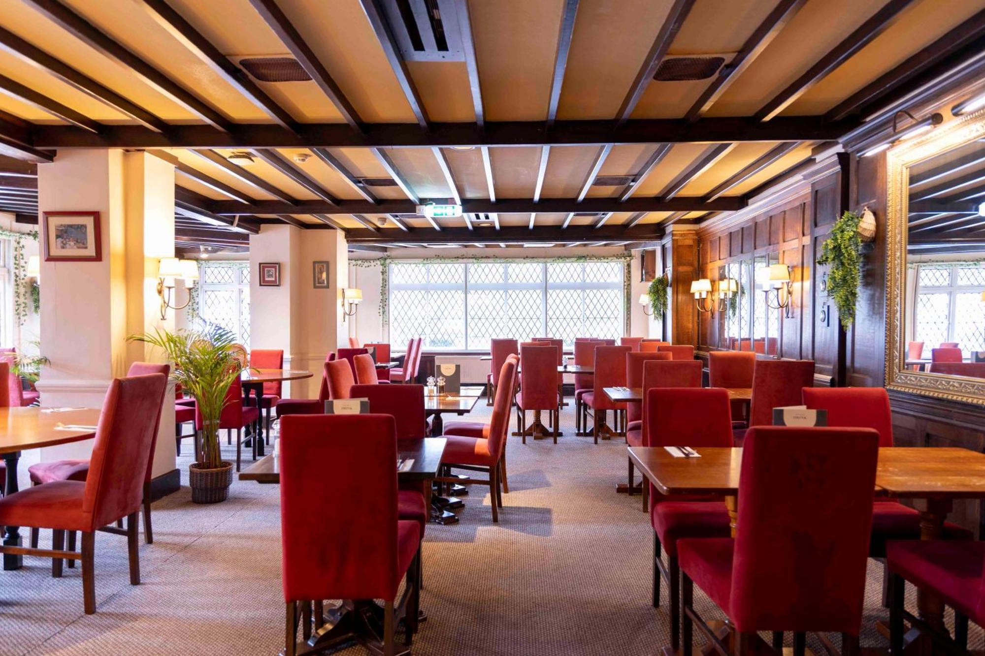 Roebuck By Greene King Hotel 3*