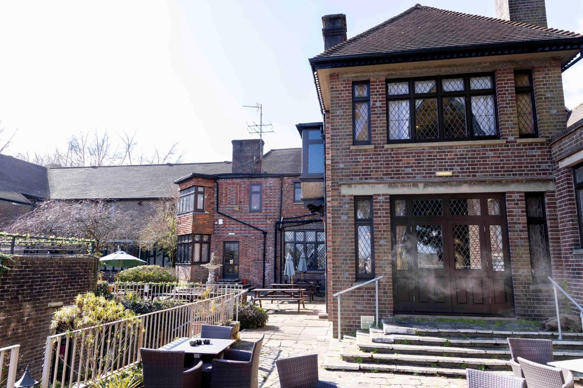 Hotel Roebuck By Greene King 3*