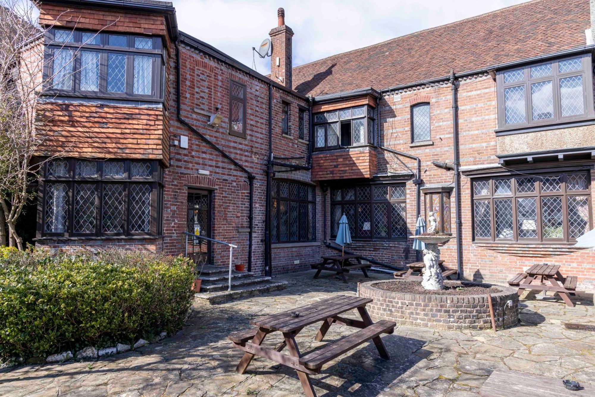 Roebuck By Greene King Hotel Forest Row