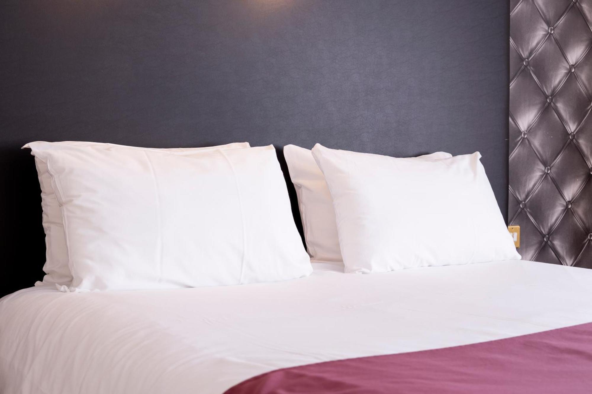 Roebuck By Greene King Hotel
