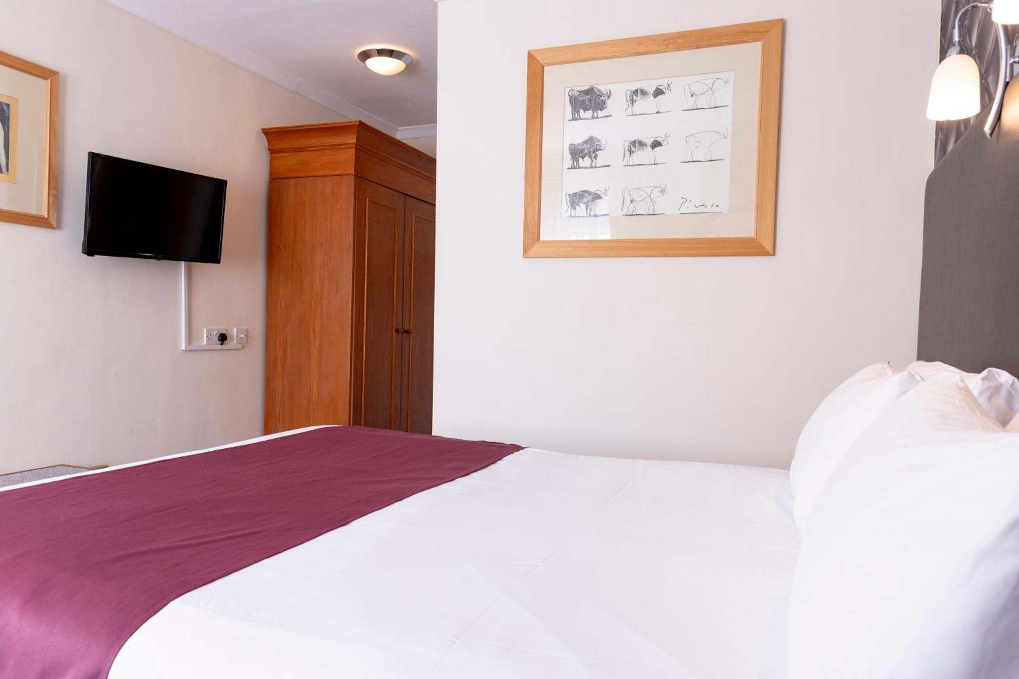 Hotel Roebuck By Greene King 3*